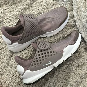 Women’s Nike Sneaker sz 8